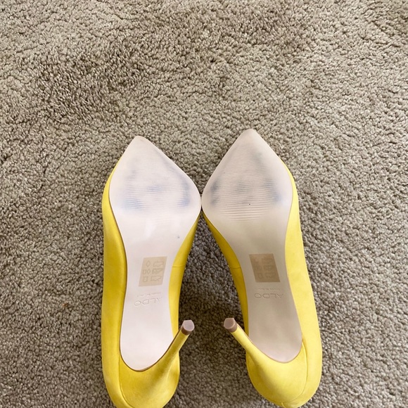 Yellow pumps - Picture 5 of 5